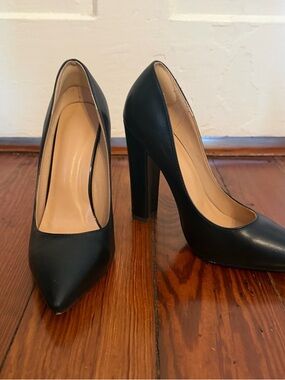 5” Black Pumps - Size 9